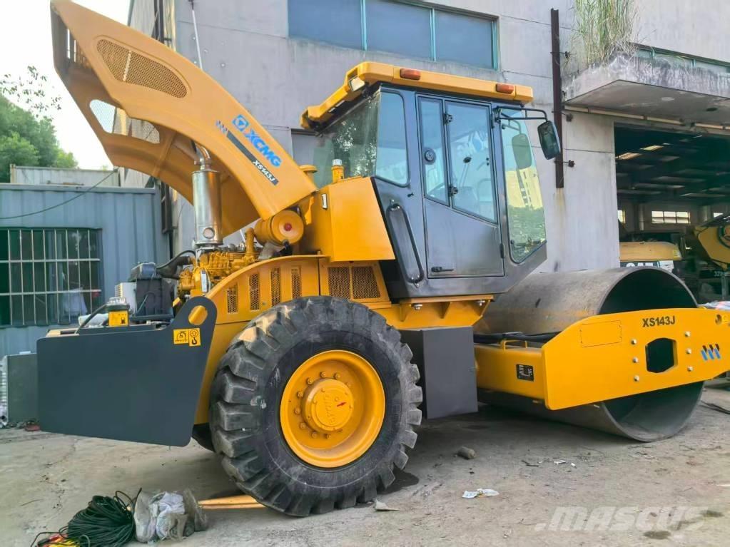 XCMG 142J Грунтовые катки