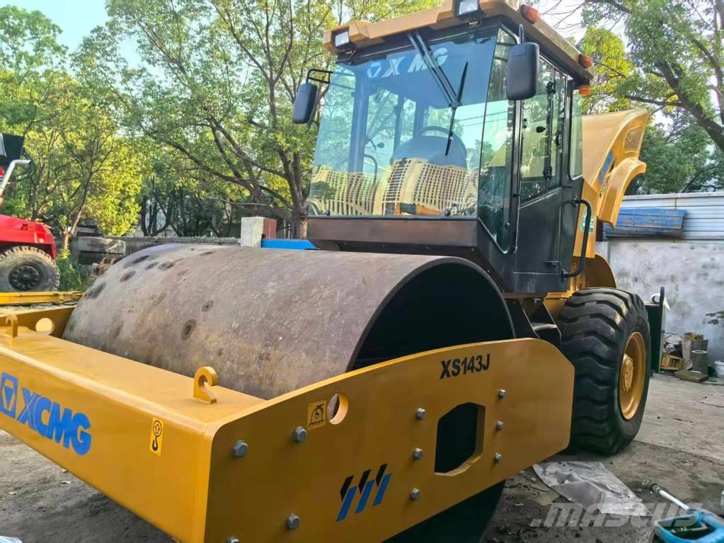 XCMG 142J Грунтовые катки