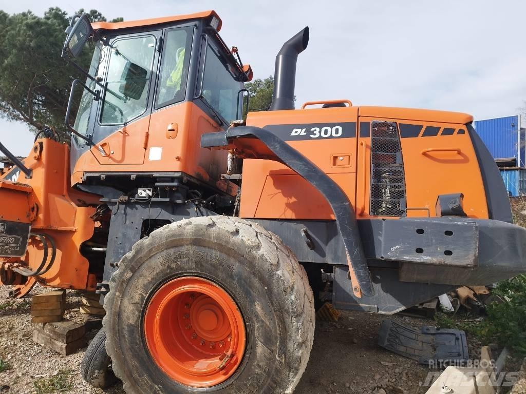 Doosan DL 300-3 Фронтальные погрузчики