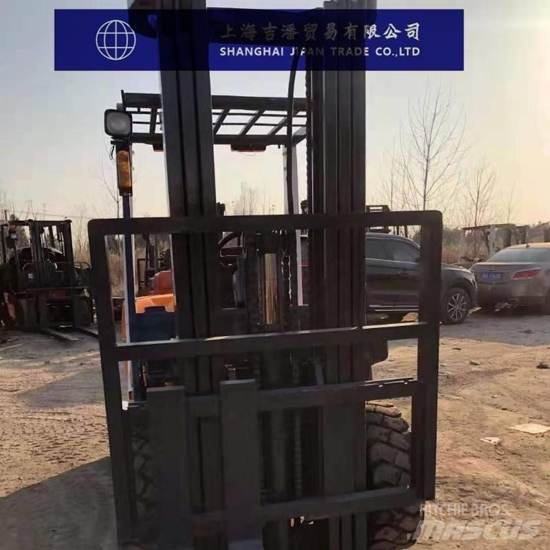 TCM FD 30 Дизельные погрузчики