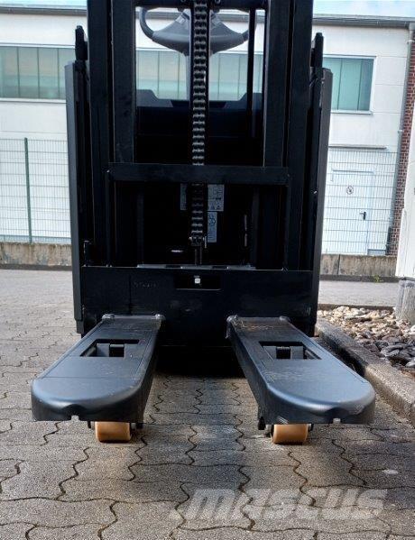 Toyota BT SWE145L Самоходные электроштабелёры