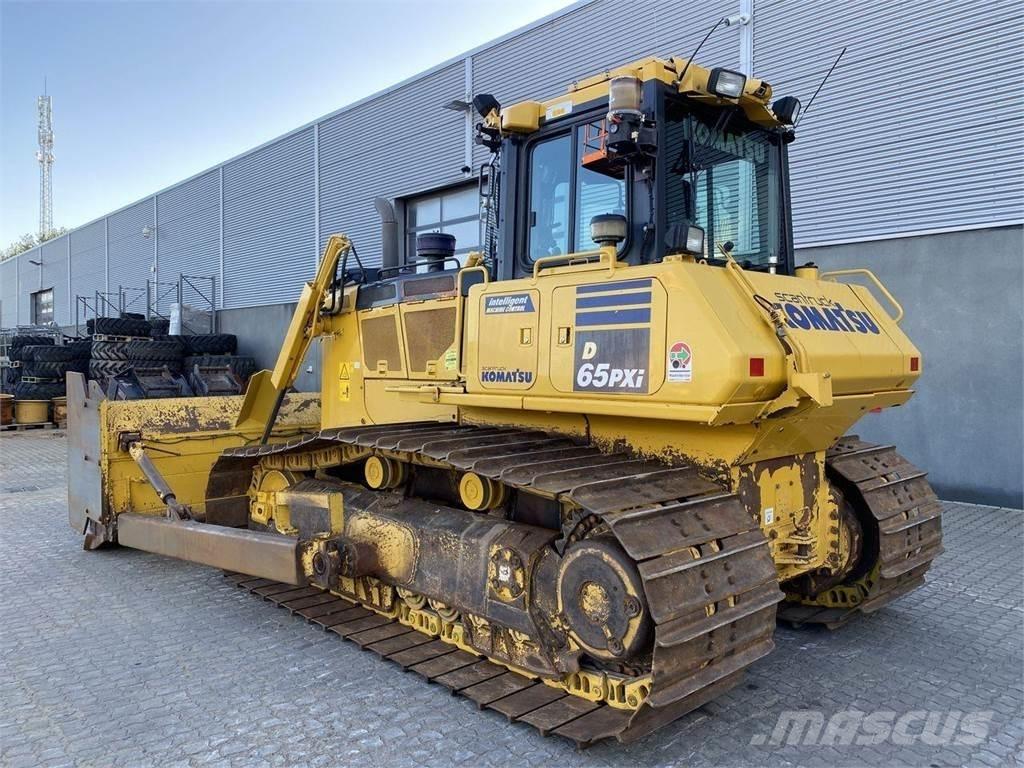 Komatsu D65PXI-18 Гусеничные бульдозеры
