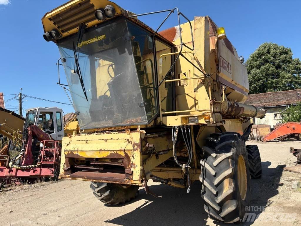 New Holland TF 42 Зерноуборочные комбайны