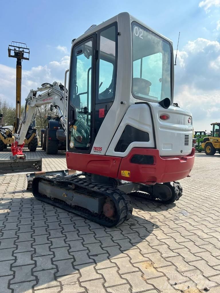 Takeuchi TB 225 Мини-экскаваторы