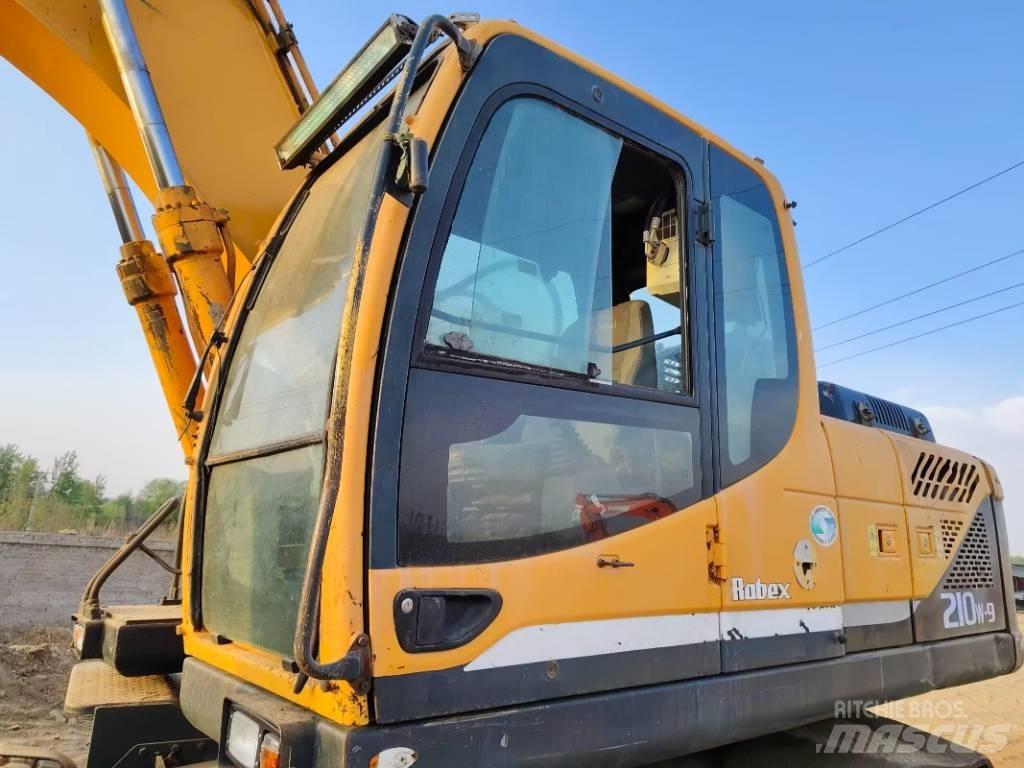 Hyundai R210W-9 Колёсные экскаваторы