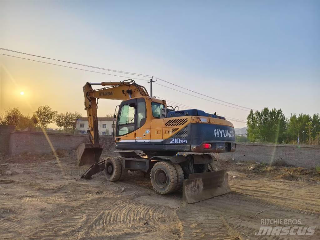 Hyundai R210W-9 Колёсные экскаваторы