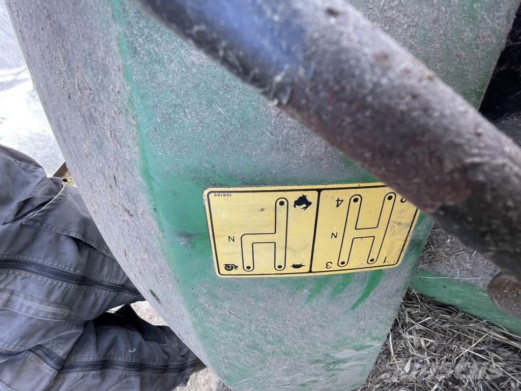 John Deere 5215 Трактора