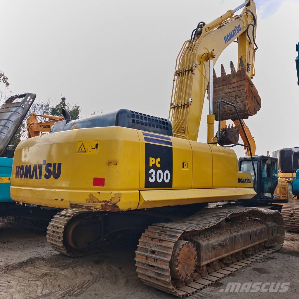 Komatsu PC 300-7 Гусеничные экскаваторы
