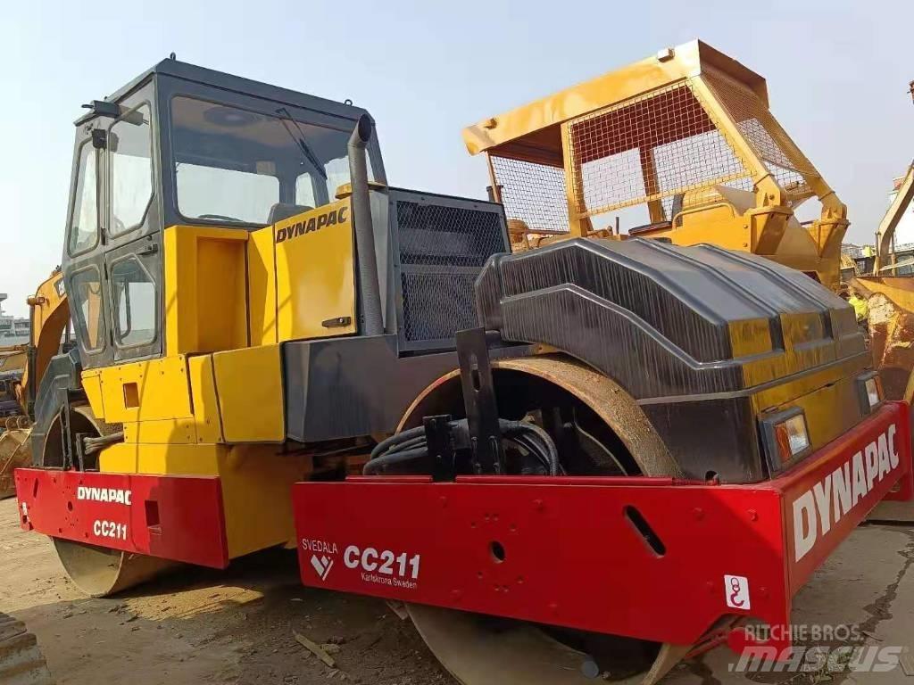 Dynapac CC 211 Катки тротуарные