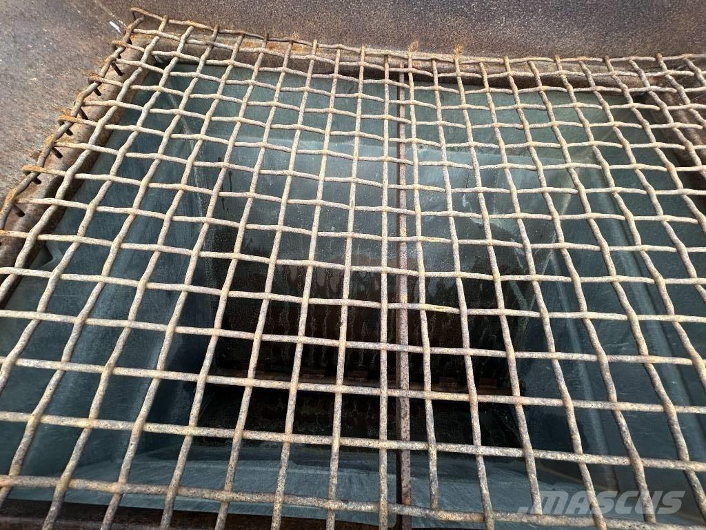 Salo 1600 Пескоразбрасыватели
