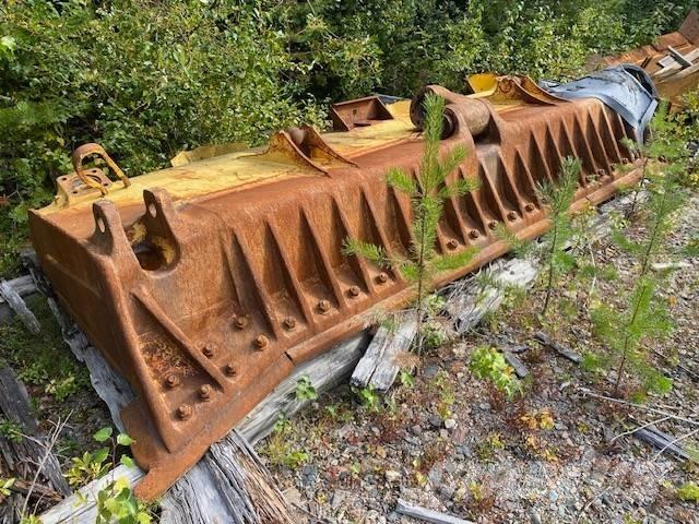 Komatsu D 155 AX Бульдозерные отвалы
