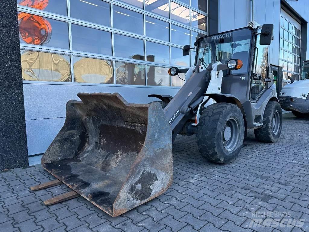 Hitachi ZW75 Фронтальные погрузчики
