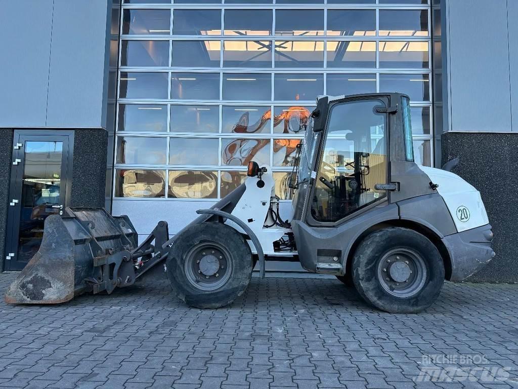 Hitachi ZW75 Фронтальные погрузчики