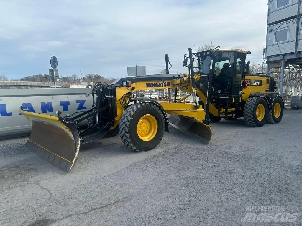 Komatsu GD675-7E0 Грейдеры