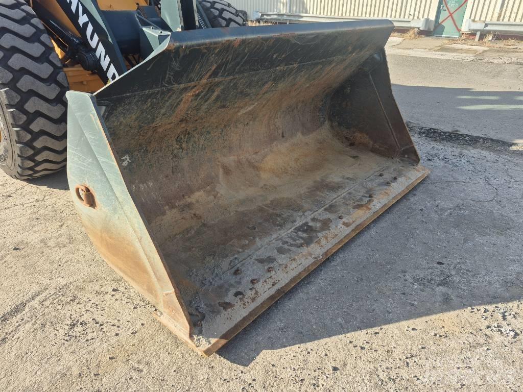 Hyundai HL 930 A Фронтальные погрузчики