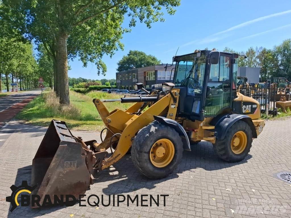 CAT 908H Фронтальные погрузчики