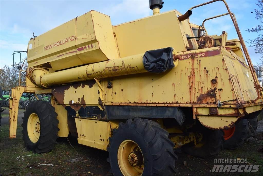 New Holland TF 44 Зерноуборочные комбайны