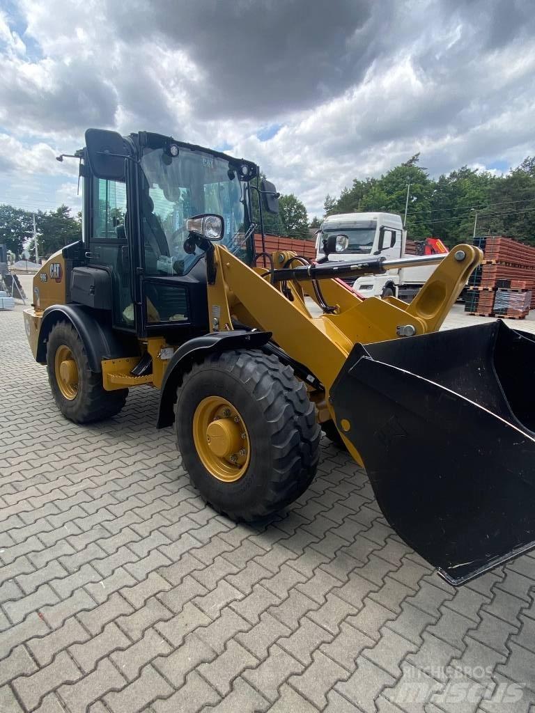 CAT 906 Фронтальные погрузчики
