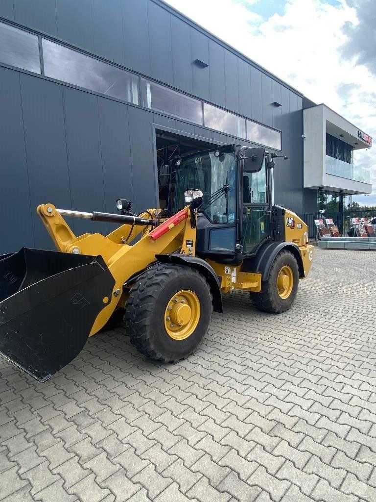CAT 906 Фронтальные погрузчики