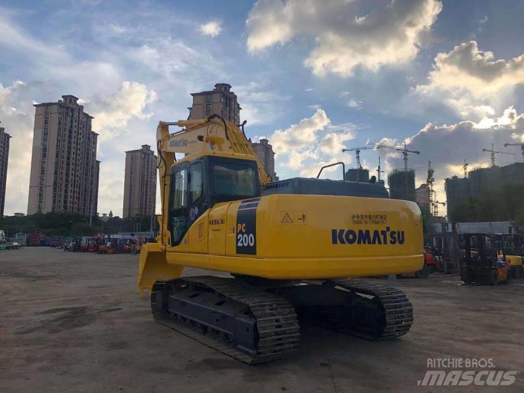 Komatsu PC 200-7 Гусеничные экскаваторы