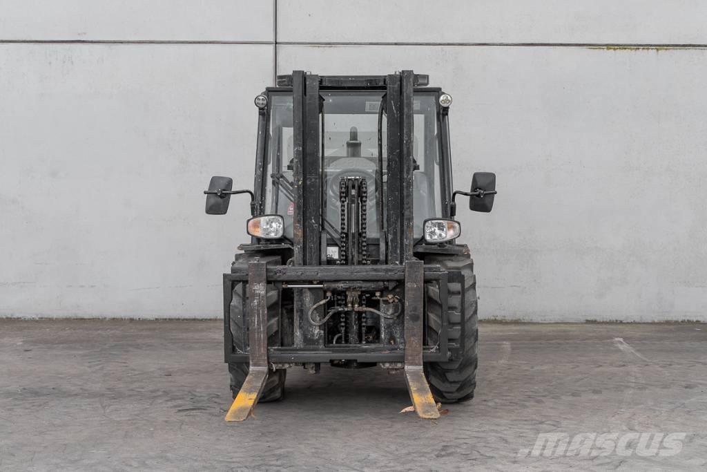Manitou MC 30-4 Дизельные погрузчики