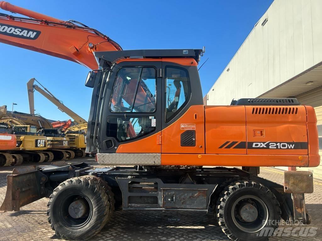 Doosan DX 210 W Колёсные экскаваторы