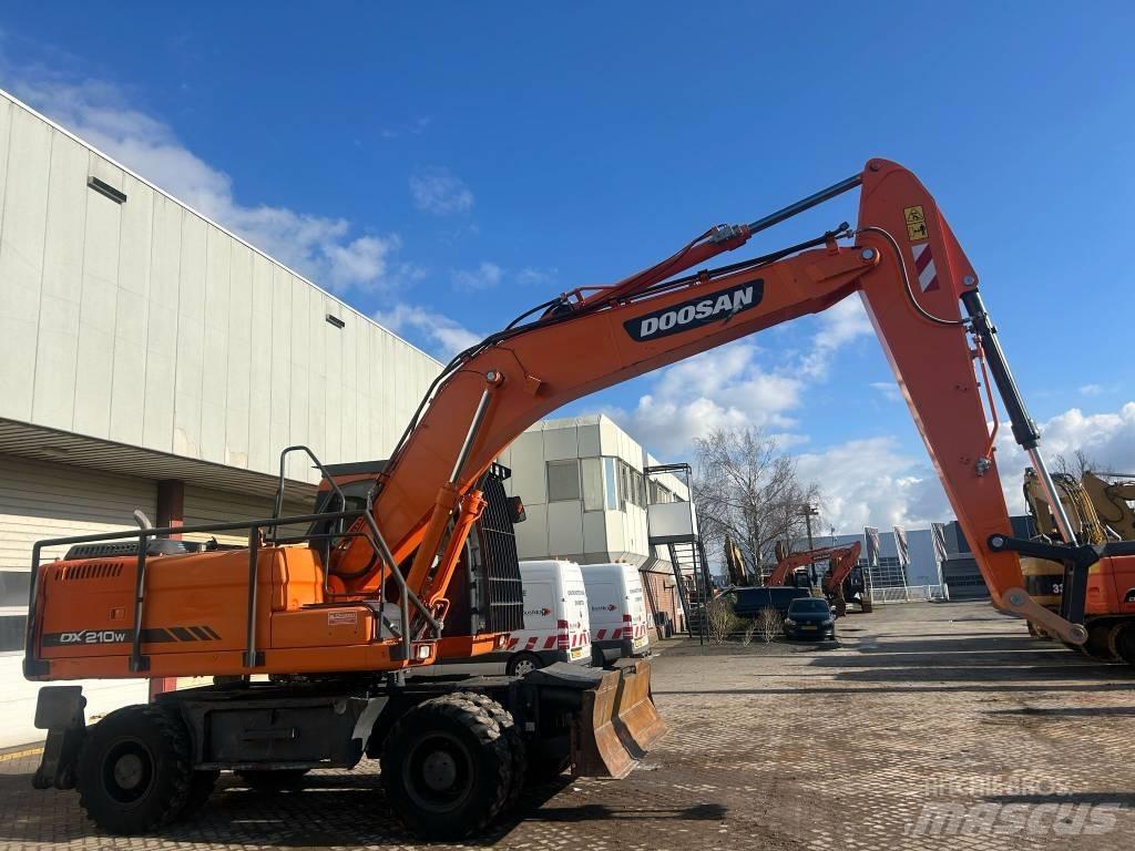 Doosan DX 210 W Колёсные экскаваторы