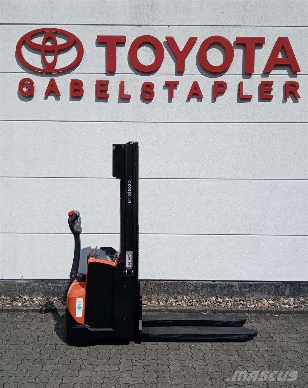 Toyota SWE140L Самоходные электроштабелёры