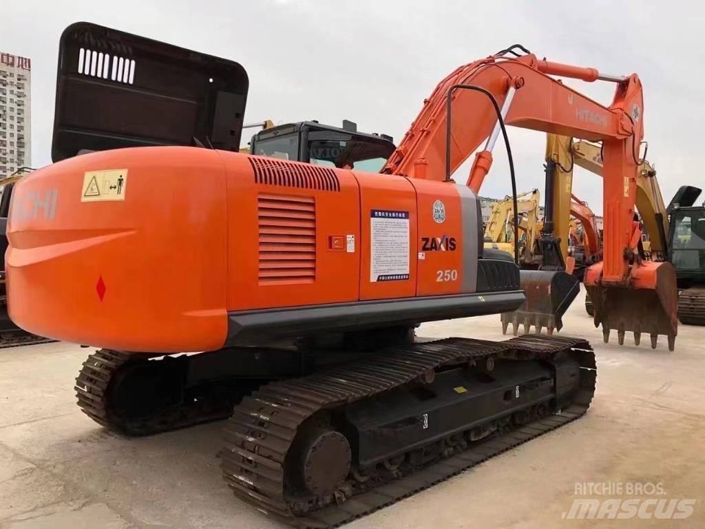 Hitachi ZX 250 Гусеничные экскаваторы
