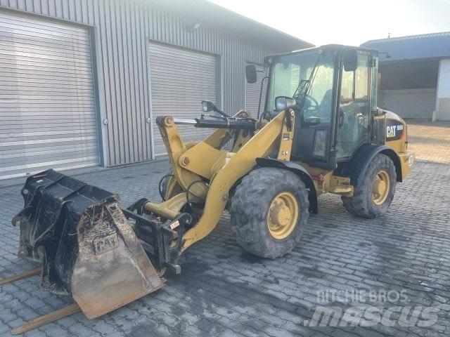 CAT 906 Фронтальные погрузчики