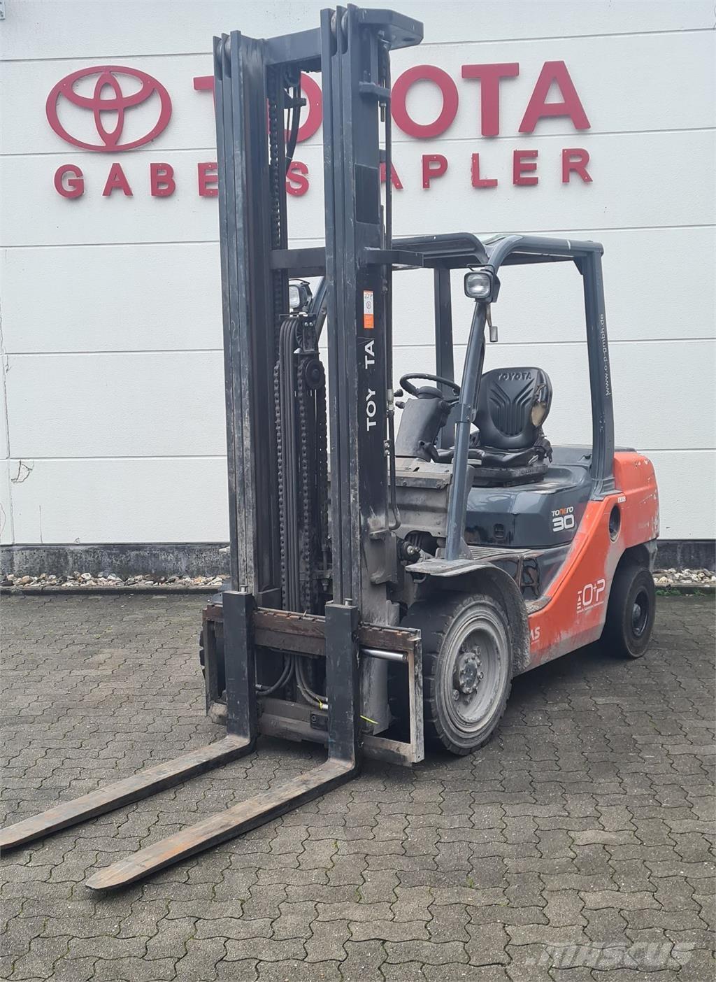 Toyota 02-8FDF30 Дизельные погрузчики