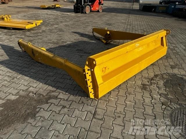 CAT 725 TAIL GATE Шарнирно-сочленённые самосвалы