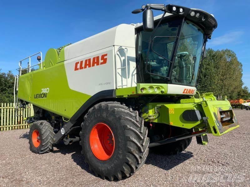 CLAAS LEXION 740 Зерноуборочные комбайны