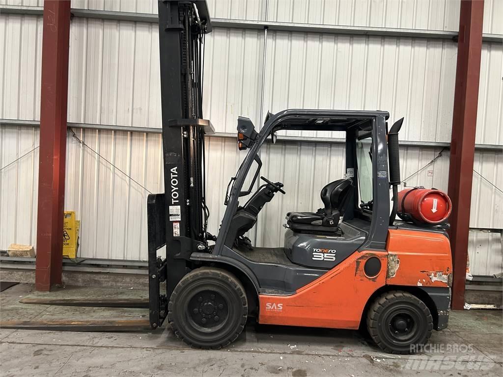 Toyota 02-8FGJF35 Газовые погрузчики