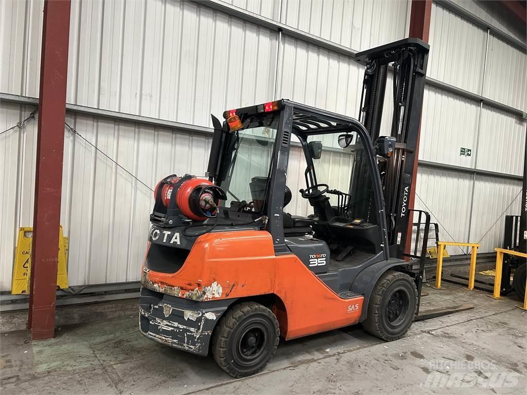 Toyota 02-8FGJF35 Газовые погрузчики