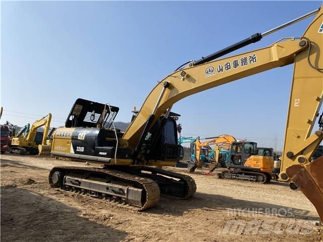 CAT 326D Гусеничные экскаваторы