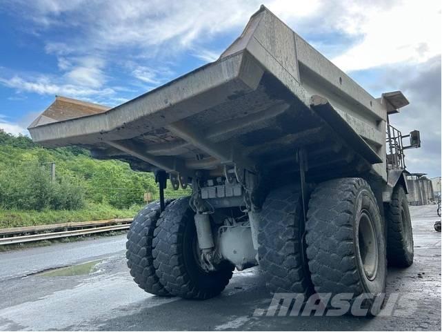 Komatsu HD605-7 Карьерные самосвалы