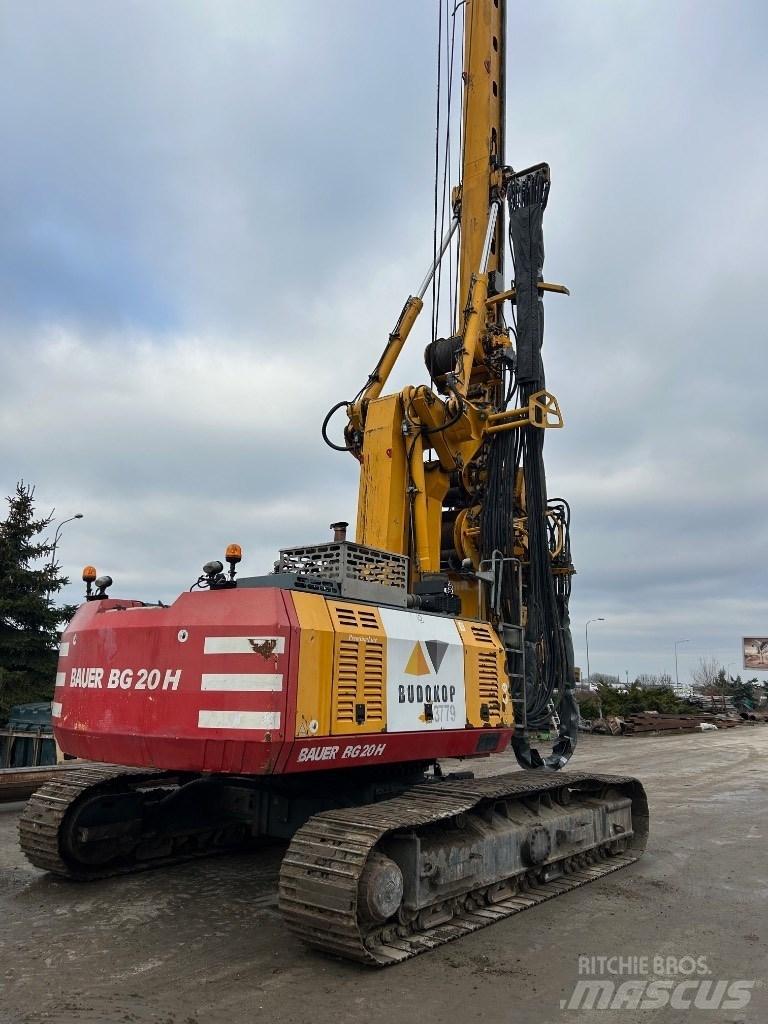 Bauer BG 20 H Гусеничные буровые установки