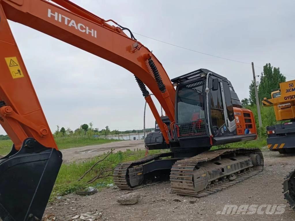 Hitachi ZX210 Гусеничные экскаваторы
