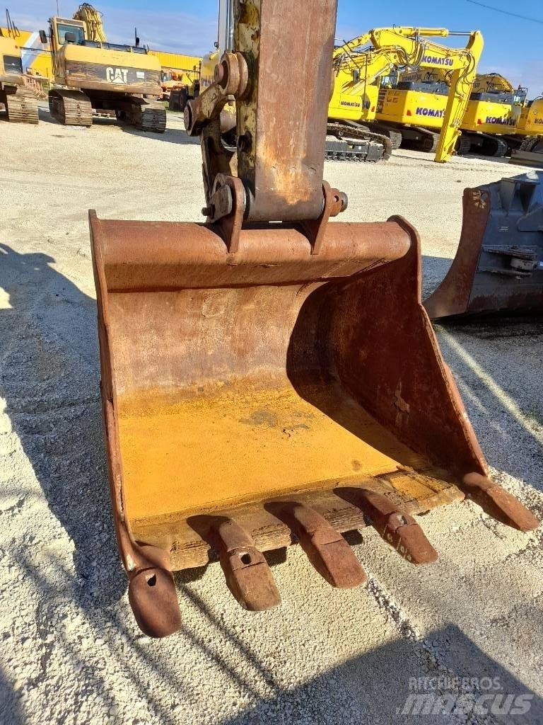 Komatsu PW200-7 Колёсные экскаваторы
