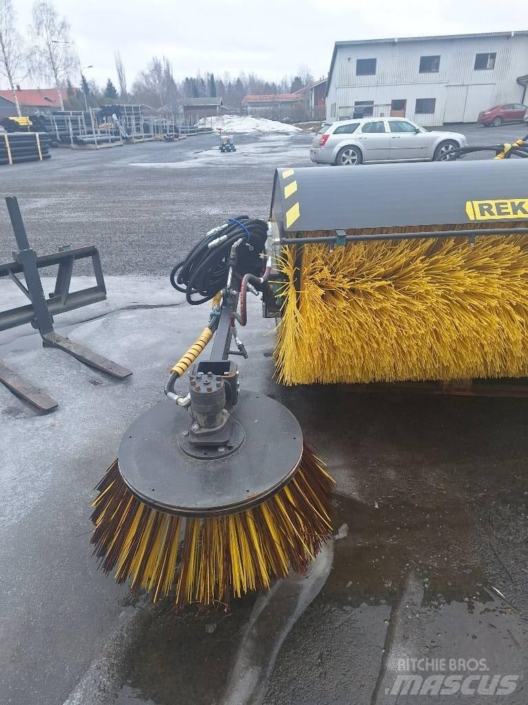 Reko KH 1800 Вакуумные уборочные машины