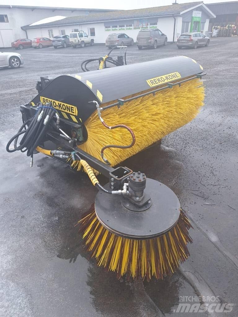 Reko KH 1800 Вакуумные уборочные машины
