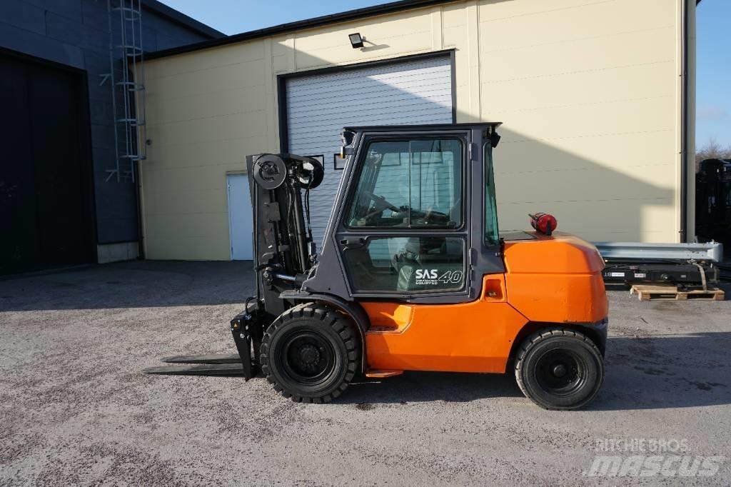 Toyota 42-7FD40 Дизельные погрузчики