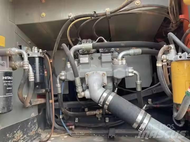 Hitachi ZX 250 Гусеничные экскаваторы