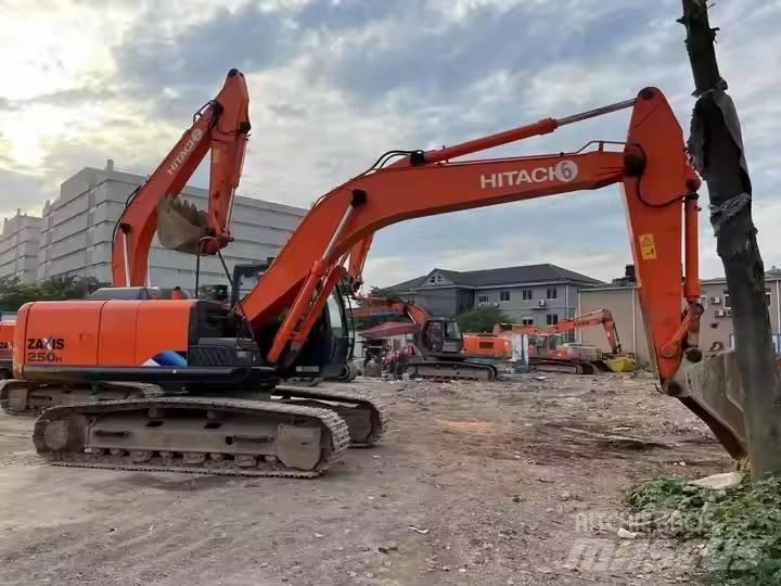 Hitachi ZX 250 Гусеничные экскаваторы