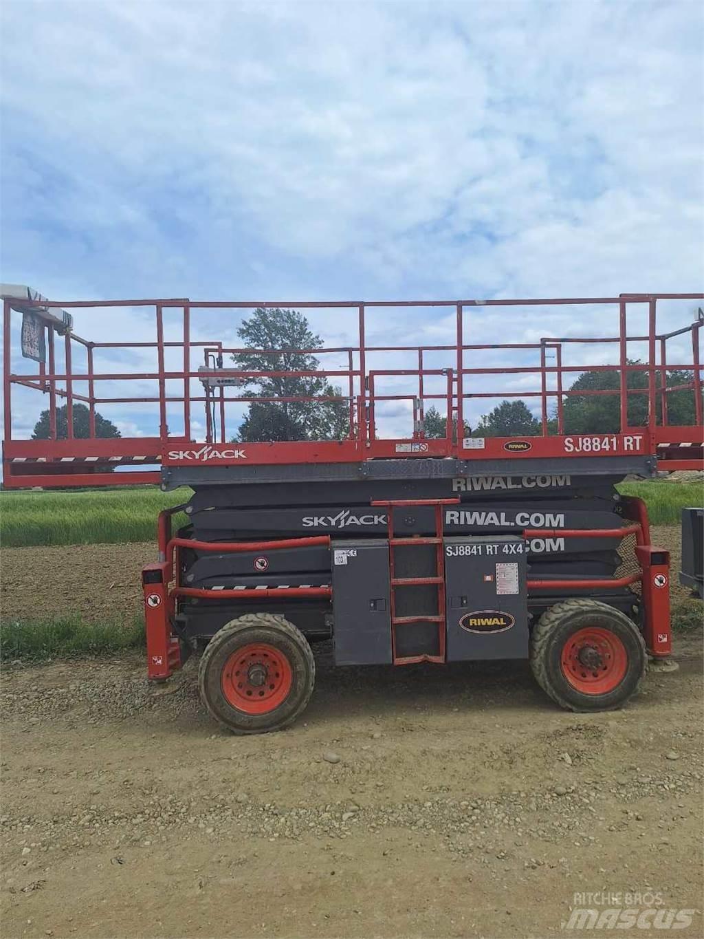 SkyJack 8841RT Ножничные подъемники
