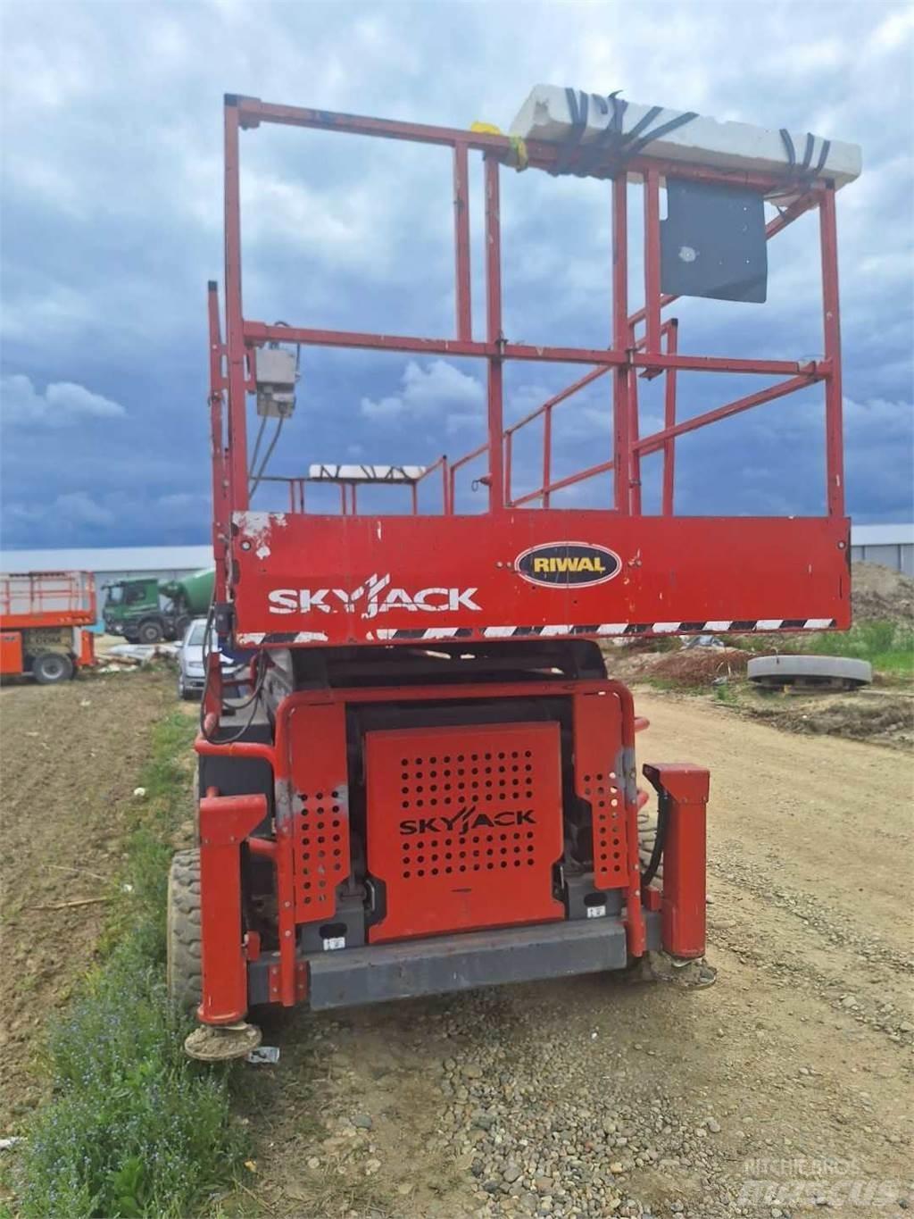SkyJack 8841RT Ножничные подъемники