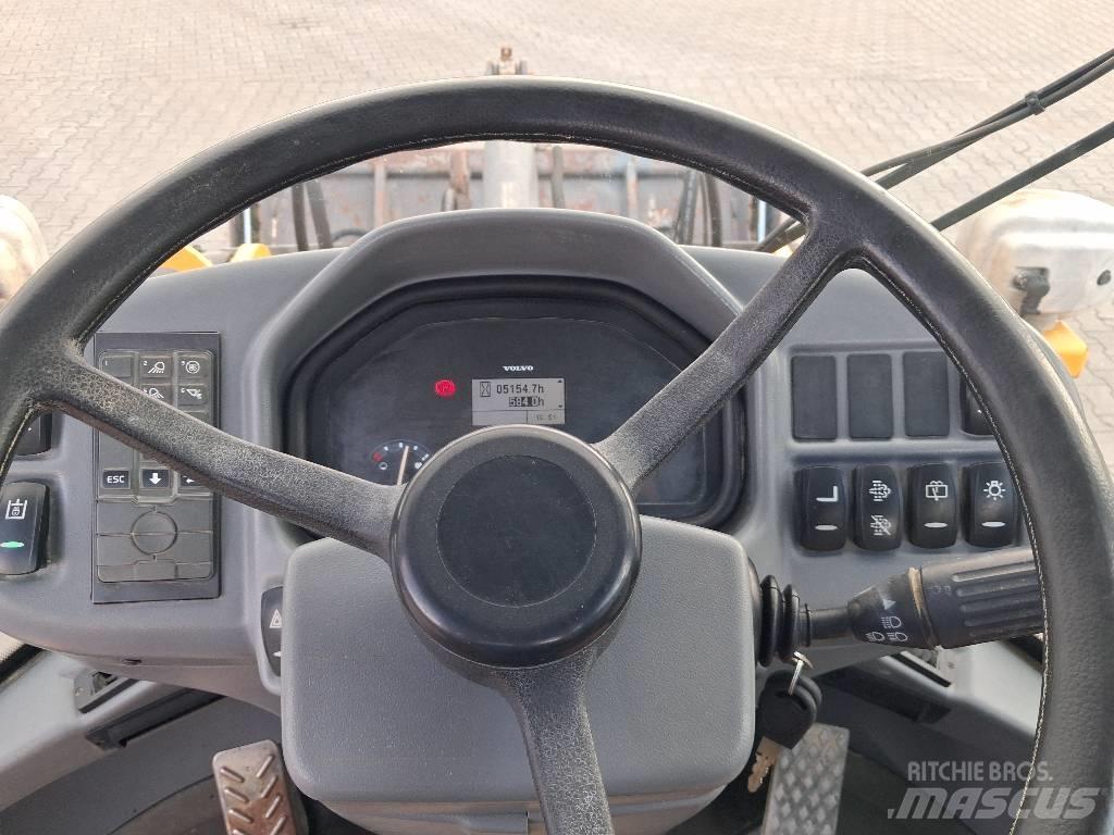 Volvo L 30 G Фронтальные погрузчики