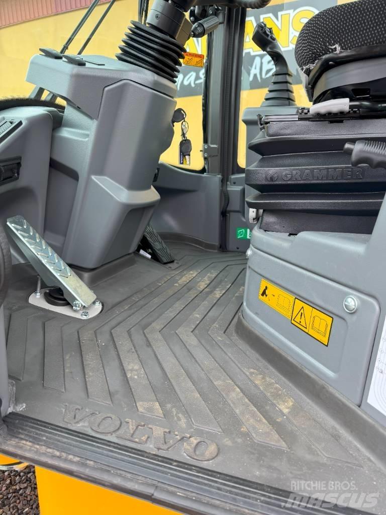 Volvo L 30 HS Фронтальные погрузчики