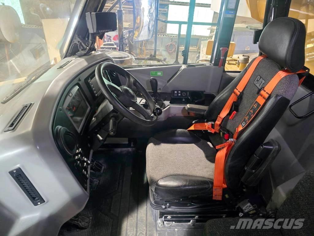 CAT 772G Шарнирно-сочленённые самосвалы